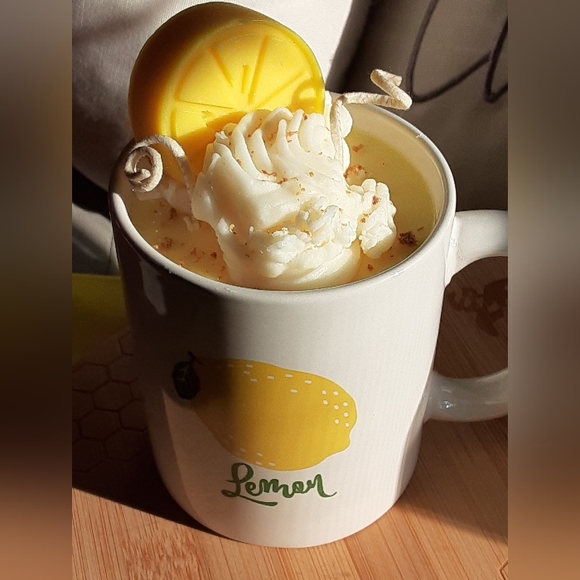 12 oz. Soy Candle Mug in Lemoncello 🍋 - Picture 4 of 6